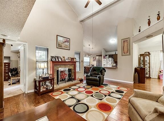 4th image of 614 Lemons St