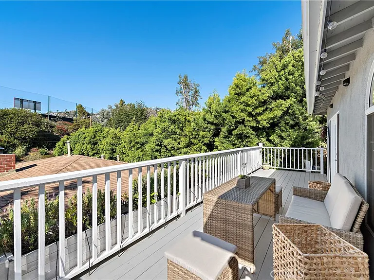 637 Saint Anns Dr — Photo 12