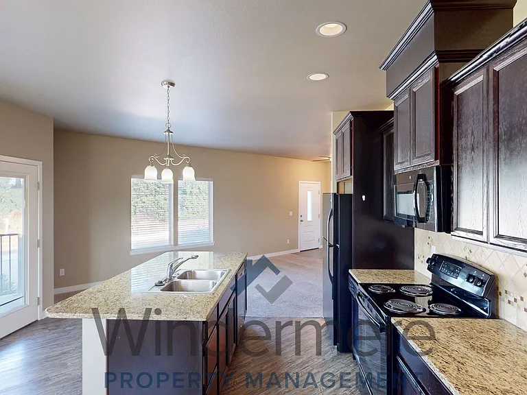 808 NE Bunky Ln — Photo 10