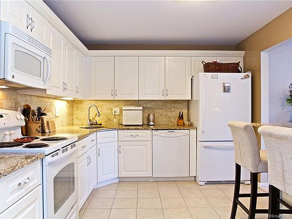 2nd image of 97 Richards Ave APT B4