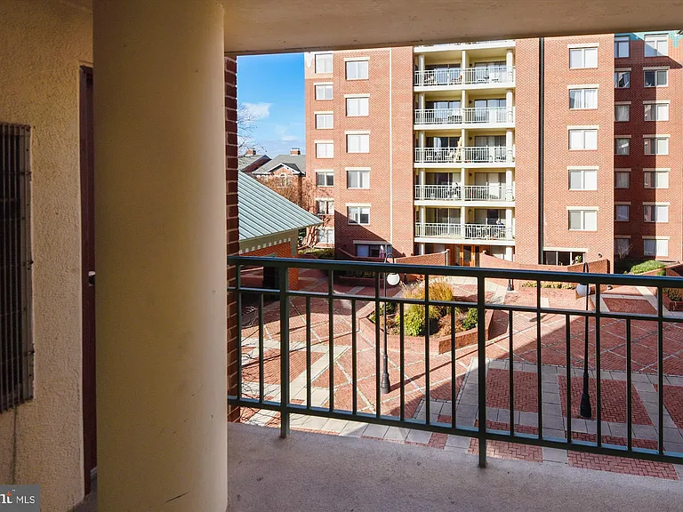 610 N West St #305 — Photo 17