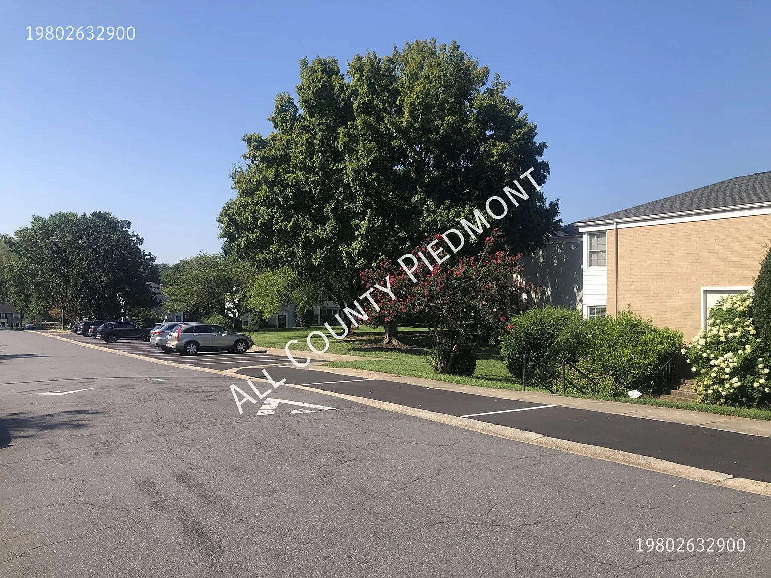 547 Wakefield Dr — Photo 3