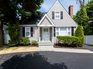 1748 Stratfield Rd, Fairfield, CT 06825