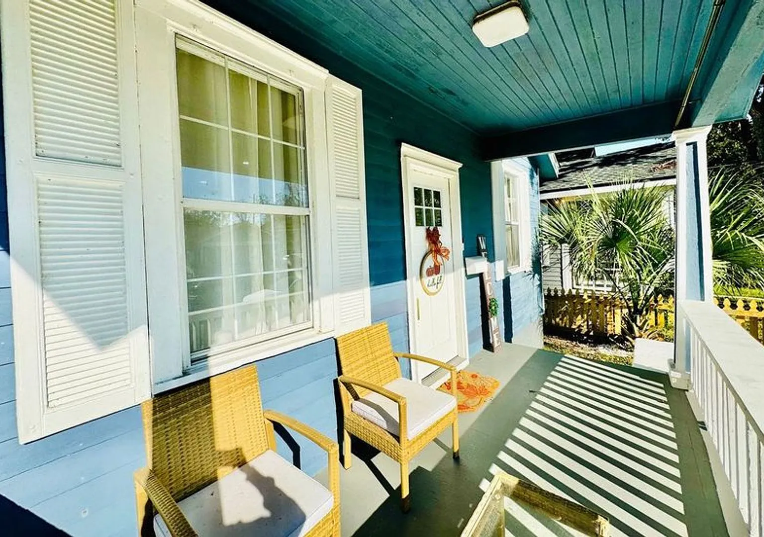 4 Bedroom 2 Bath Bungalow, in Forsyth Park- Available now — Photo 2