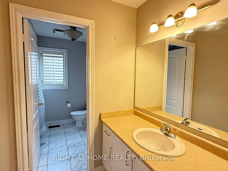 28 Laurentide Cres — Photo 22