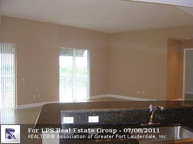 3rd image of 2617 NE 14th Ave APT 506