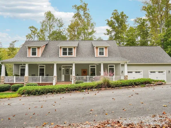 813 Beech Tree Pl, Hendersonville, NC 28792