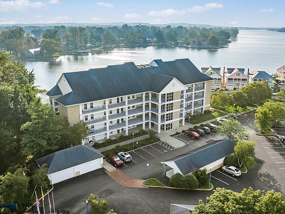 3rd image of 4401 Hunts Landing Rd SE #304