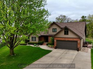 2618 Chisholm Trail Cir, Grand Island, NE 68801
