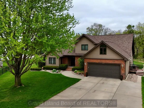 2618 Chisholm Trail Cir, Grand Island, NE 68801