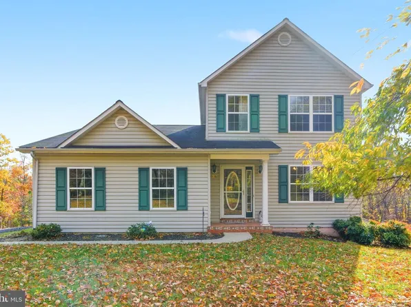 24 Greenoak Ln, Berkeley Springs, WV 25411