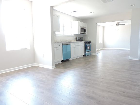3rd image of 560 Willowbrook Dr