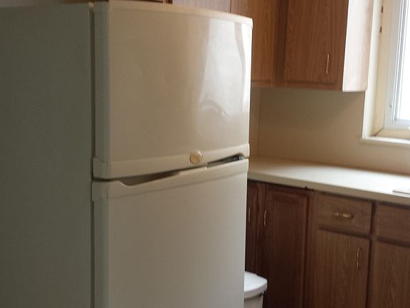 4th image of 1568 Benson Ave #2