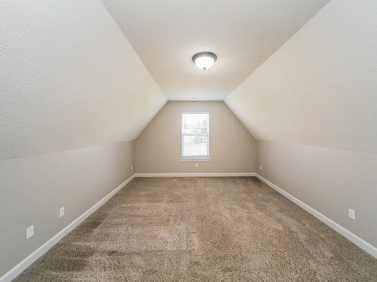 5714 Kingsman Dr — Photo 10