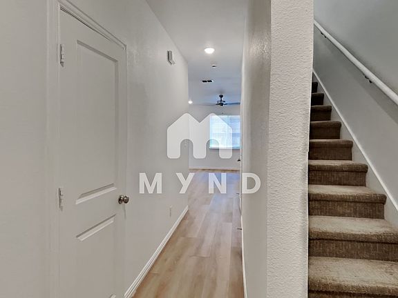3rd image of 2102 Magnolia Ln