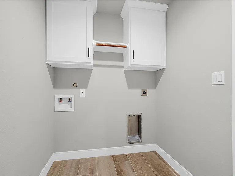 11087 Sutton Pl — Photo 26