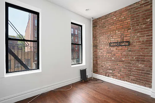 331 E 9th St #3 Photo 1