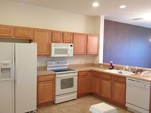 3rd image of 1100 Oxford Ln