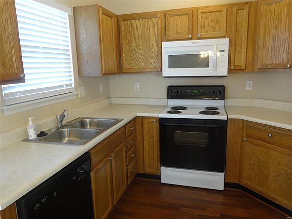 5th image of 41 Jost Villa Dr