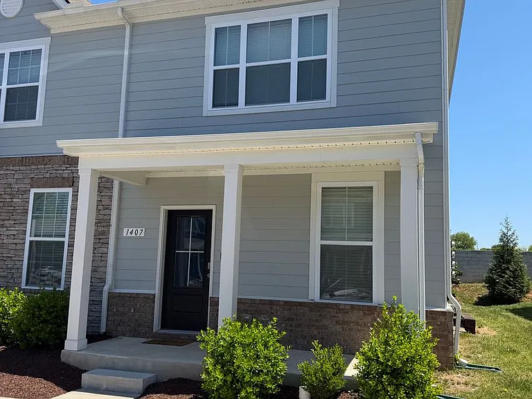 1407 Walker Way — Photo 1