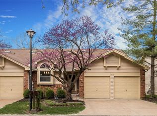 1212 Meadow Knoll Ct, Ballwin, MO 63021