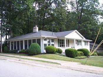 3rd image of 4033 Robin Hood Dr