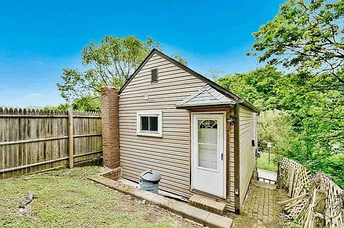 1423 Ridge Ave Photo 1