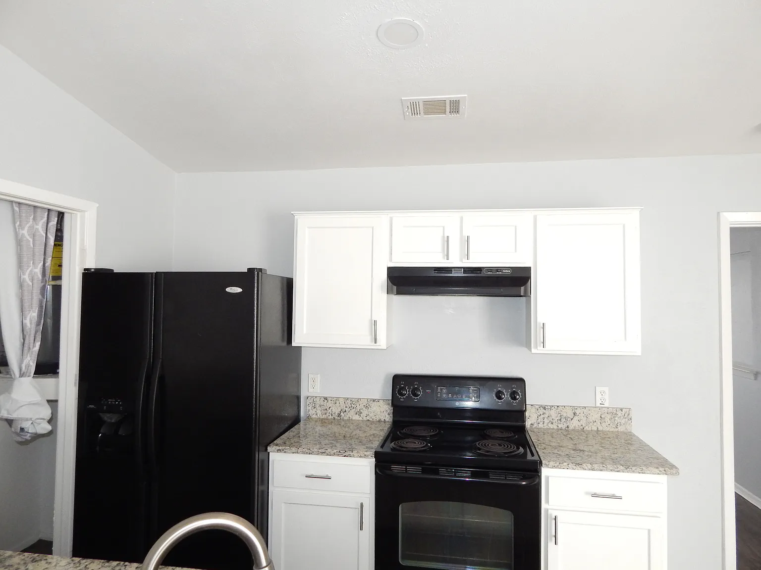 3 bed, 1600 sqft, $1,900 — Photo 4