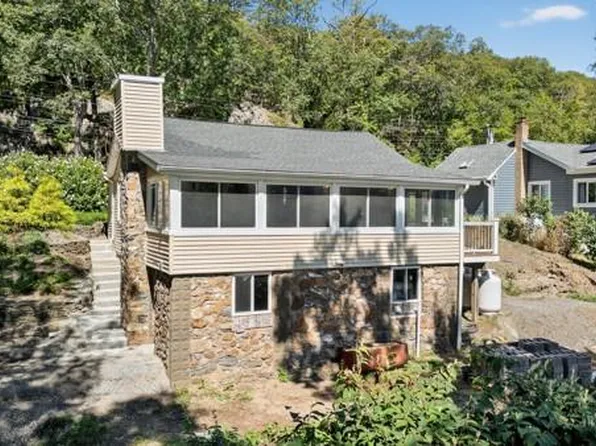 6 Deer Trail N, Greenwood Lake, NY 10925