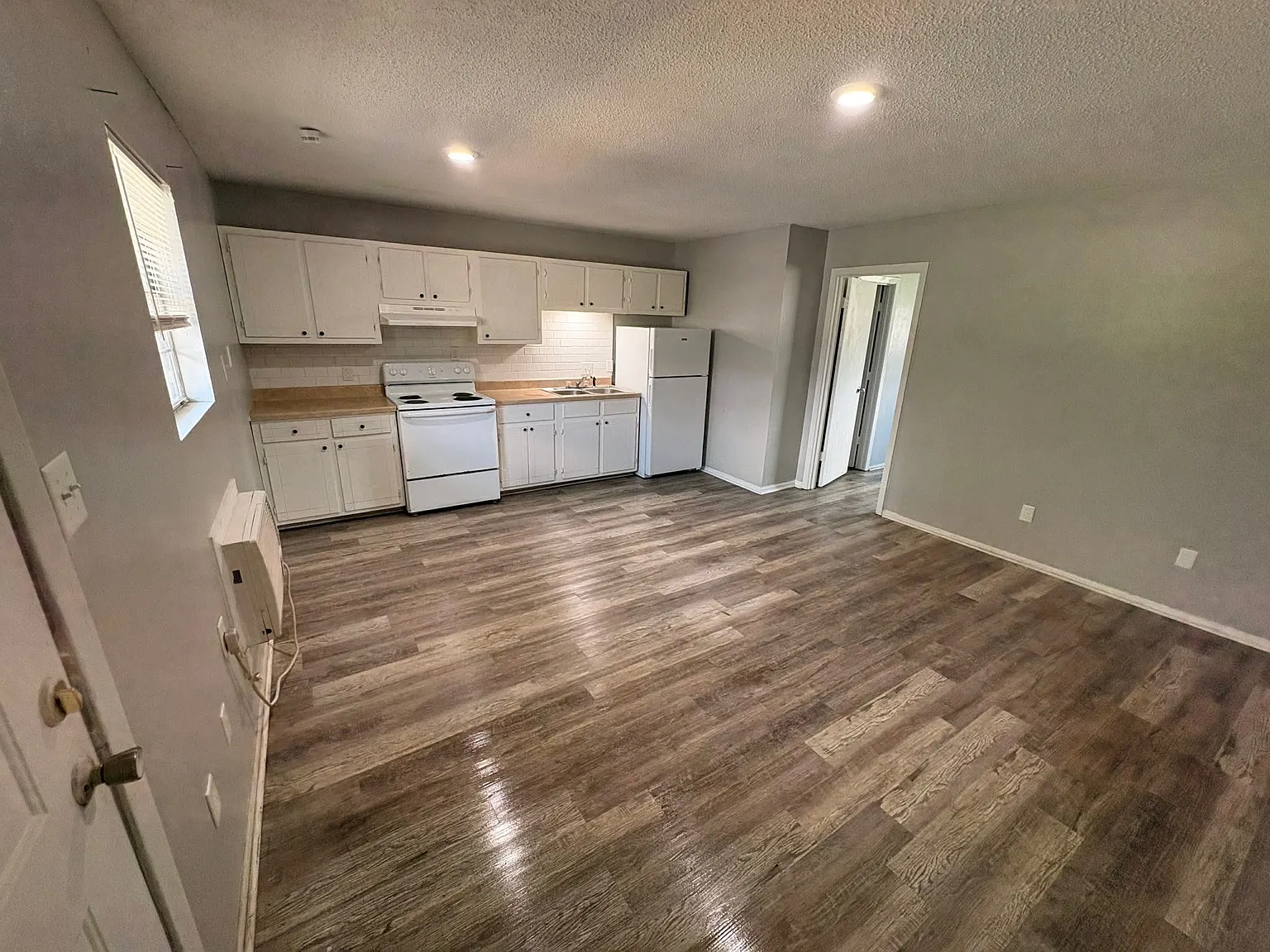 2120 W. 30th Apartments - 2120 - #3 — Photo 1