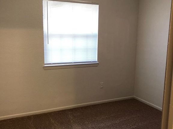4th image of 2508 Hidden Valley Dr