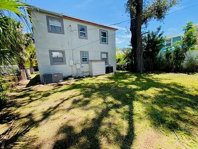 3 bed, 1.0 bath, 906 sqft, $1,450 — Photo 2