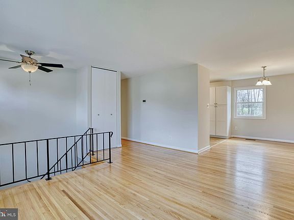 5th image of 719 W Holly Ave