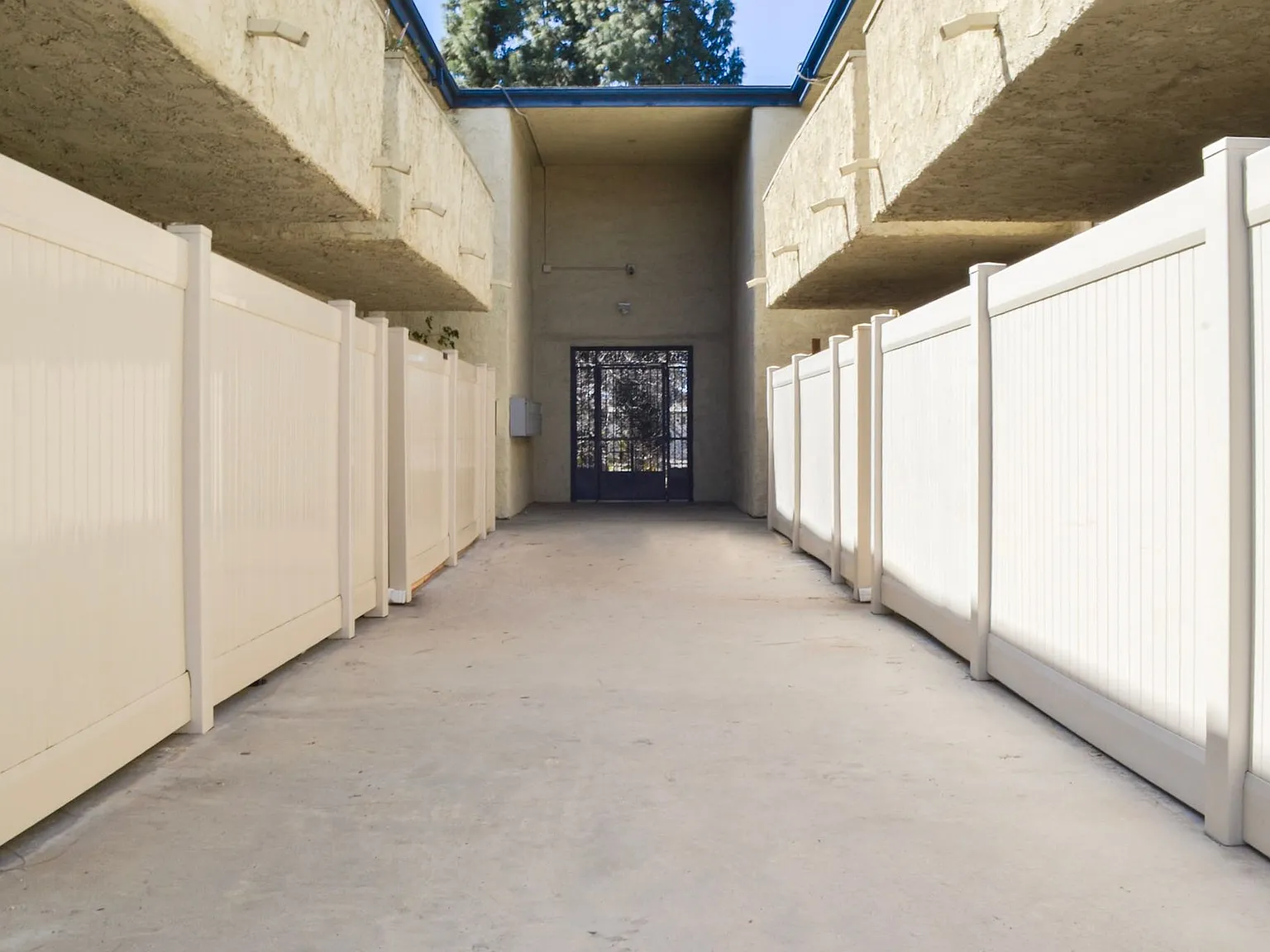 Barrymore Apartments — Photo 4