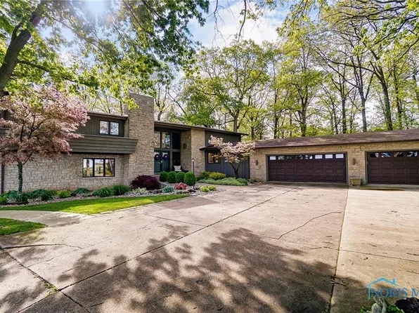 16620 Mitchell Rd, Bowling Green, OH 43402