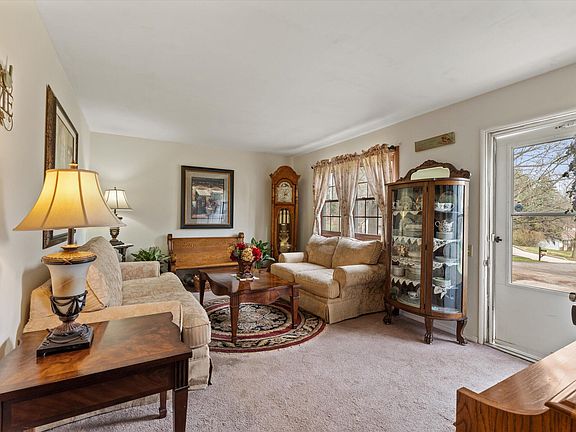 2nd image of 1713 Kilarney Ln
