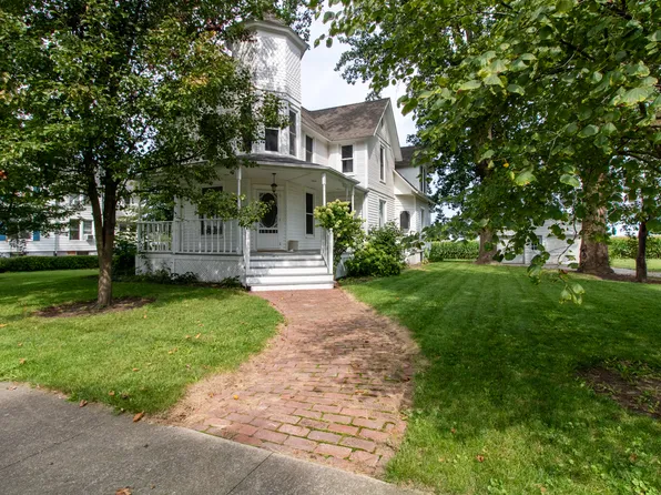 205 S Walnut St, Cooksville, IL 61730