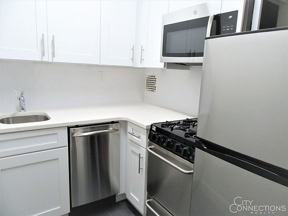 5th image of 310 W 47th St APT 6C