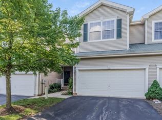 15 Cedar Ct, Clinton, NJ 08809