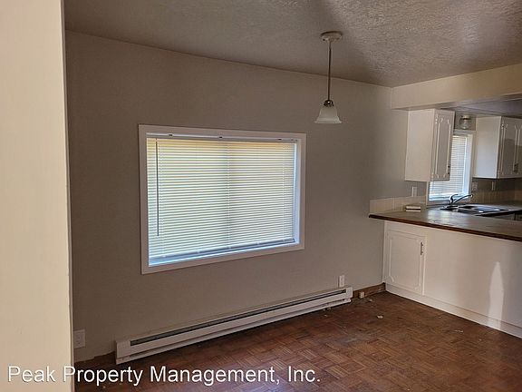 4th image of 3705 SE Rockwood St