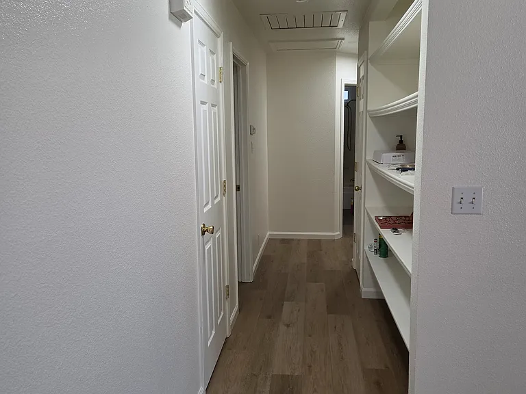 1009 Southampton Dr — Photo 7