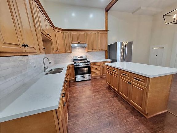 5th image of 716 Dufossat St