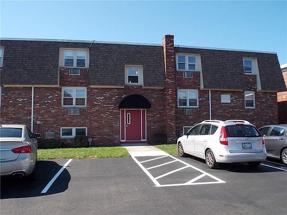 2nd image of 9 Cynthia Dr APT 12