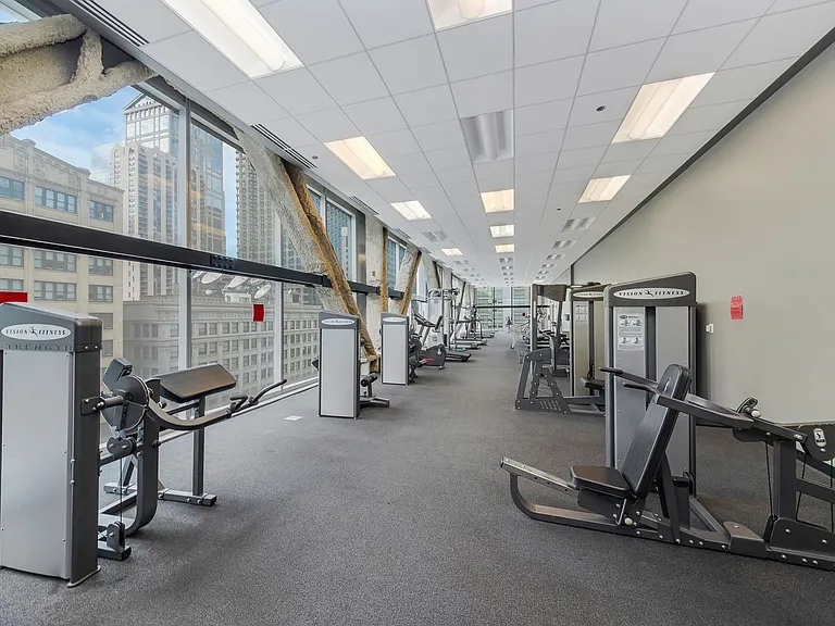 8 E Randolph St #2107 — Photo 11