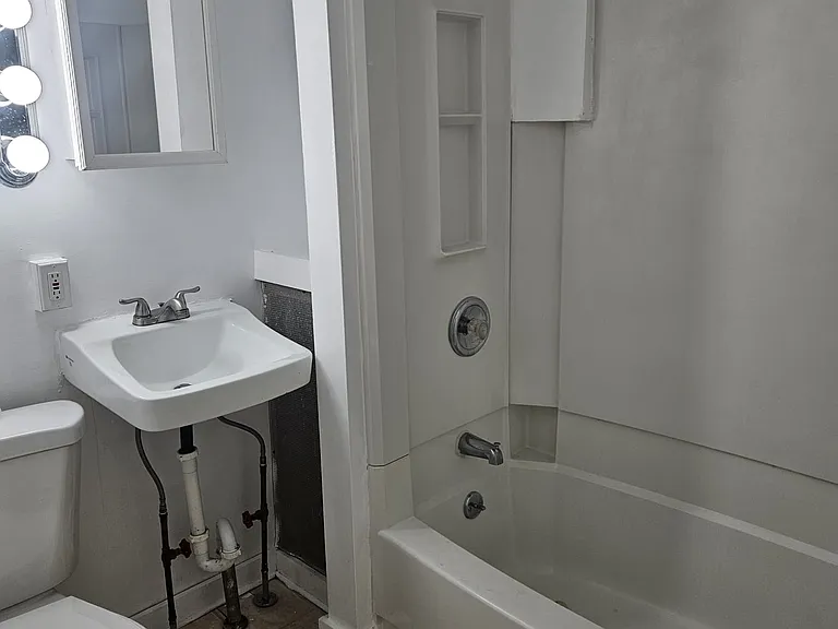 406 Chestnut St #6 — Photo 2