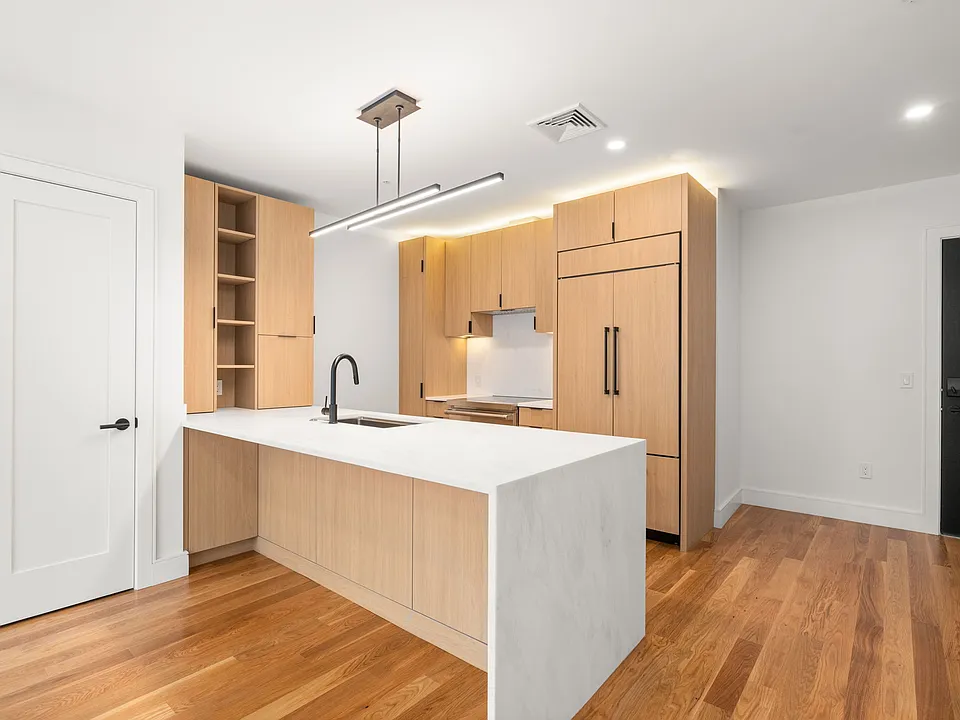 58 Kent St #303