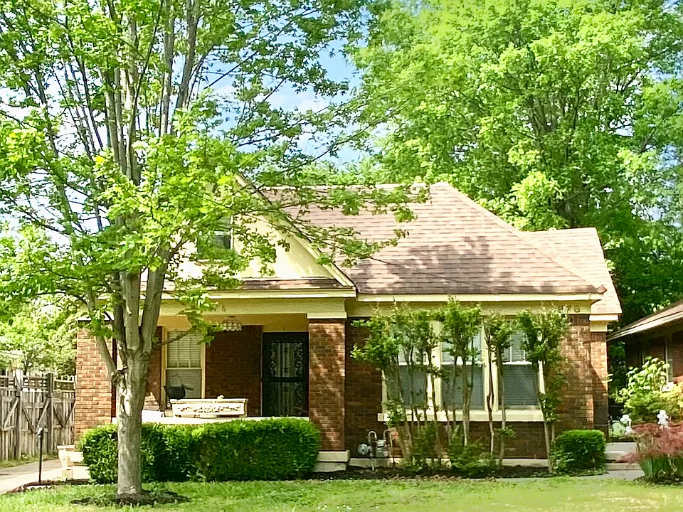 Charming Bungalow in the Spring time
