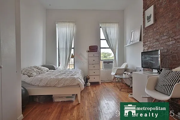 Rented by Metropolitan Realty | media 2