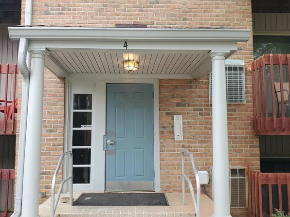 4 Banyan Wood Ct APT 304, Baltimore, MD 21221