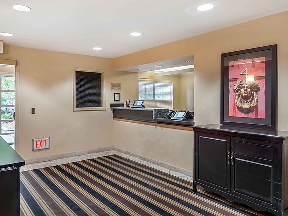 Lobby and Guest Check-in